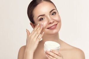 Read more about the article Why Did Your “Holy Grail” Moisturizer Suddenly Stop Working?