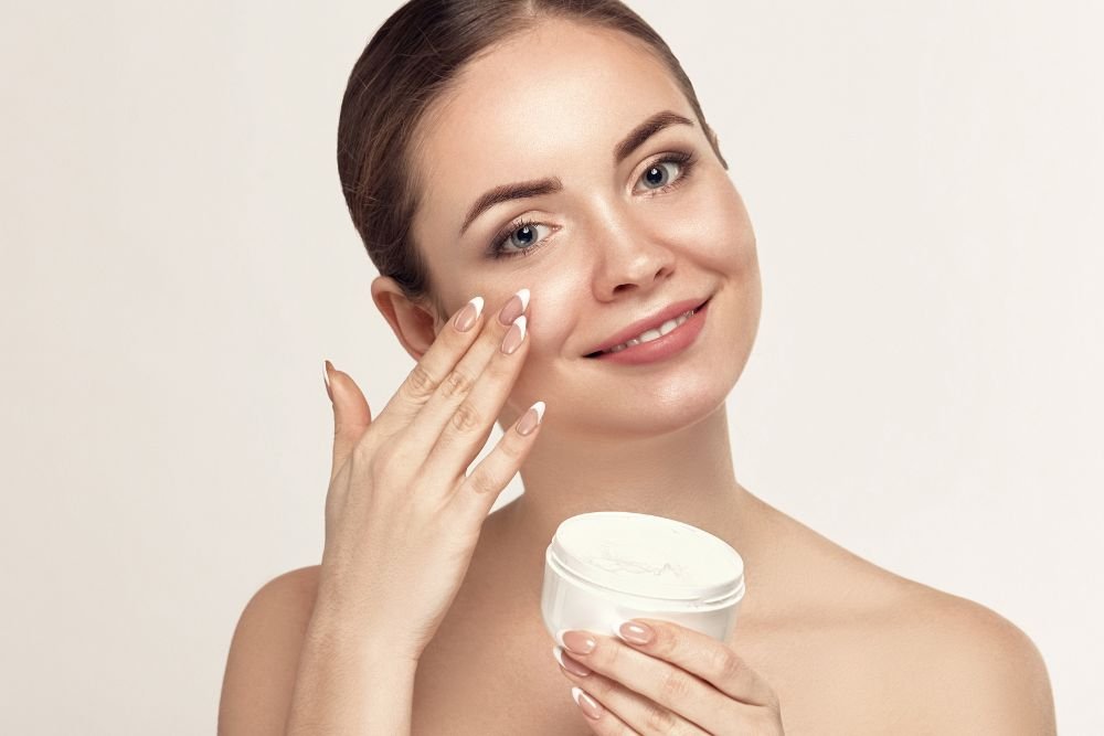 You are currently viewing Why Did Your “Holy Grail” Moisturizer Suddenly Stop Working?