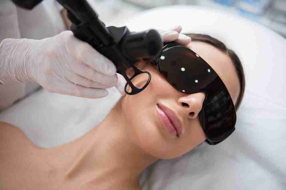 You are currently viewing Safe Radiance: How We Customize the CO2 Laser for Deeper, Melanin-Rich Skin Tones