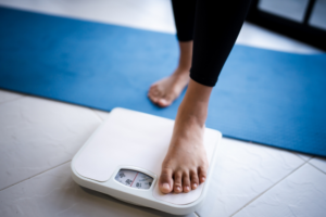 Read more about the article Beyond the Scale: How to Lose Fat Without Feeling Drained or Losing Muscle