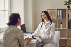 Read more about the article BHRT vs. Traditional HRT: The Clear, Simple Difference